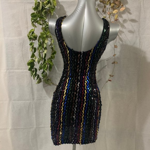 🌀 Sweetheart Neckline Bodycon Dress - Picture 5 of 12